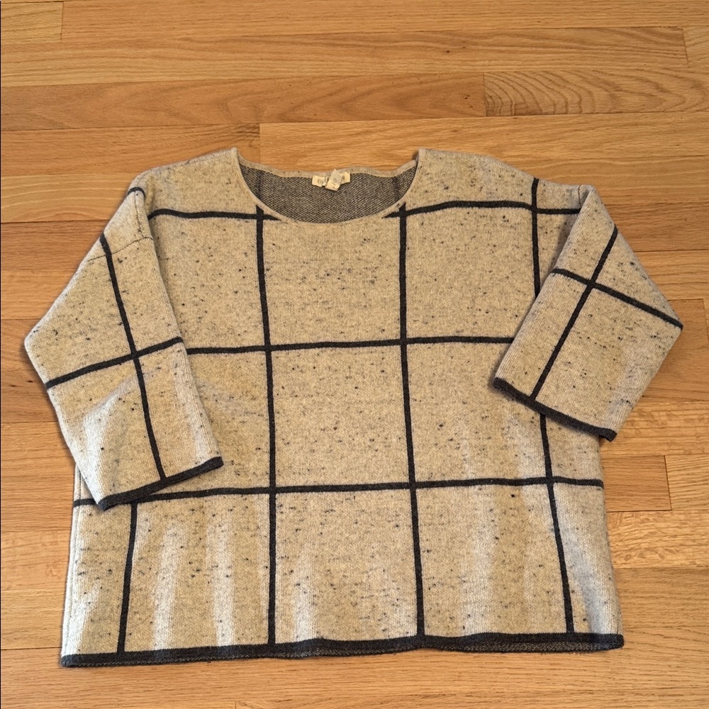 Eileen Fisher wool/cotton sweater.Very flattering.Perfect for a casual outing